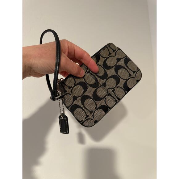 Coach Handbags - Coach Classic Print Wrist Wallet Wistlet. OS